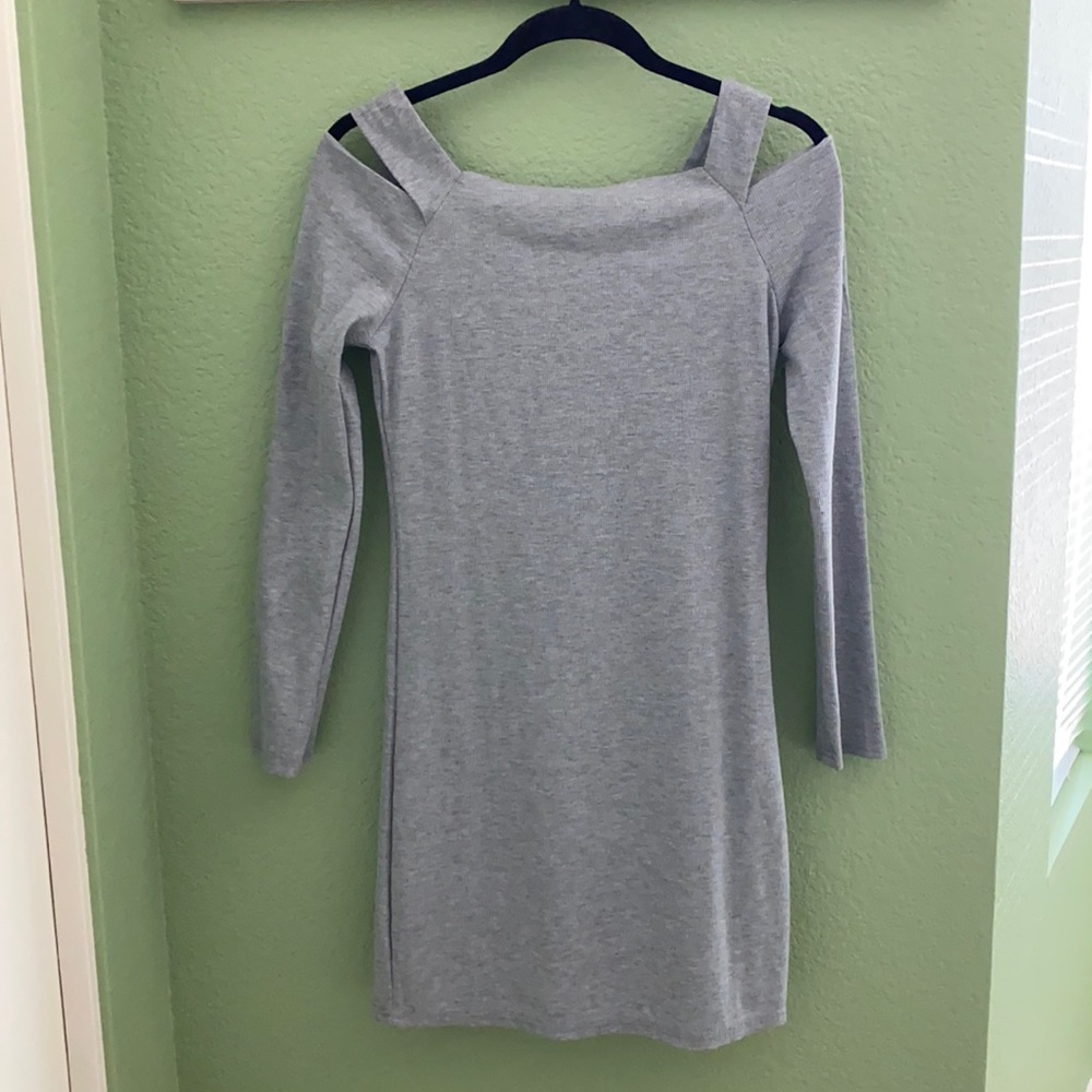 Cold shoulder dress ~Size M